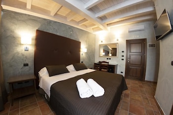 hotel capomulini historical house