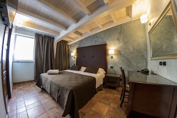 hotel capomulini historical house