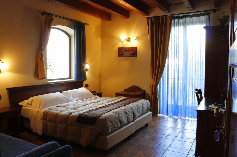 hotel capomulini historical house