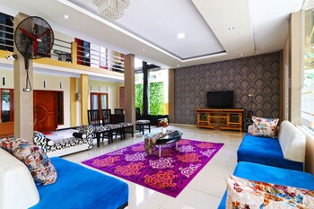 ombey guest house