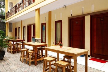 ombey guest house
