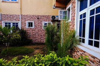 beneville hotel and apartment