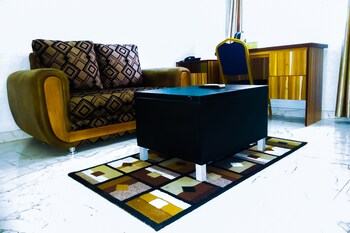 beneville hotel and apartment