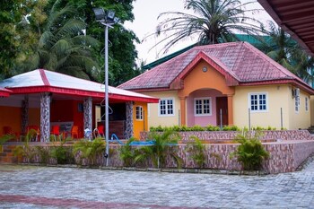 beneville hotel and apartment