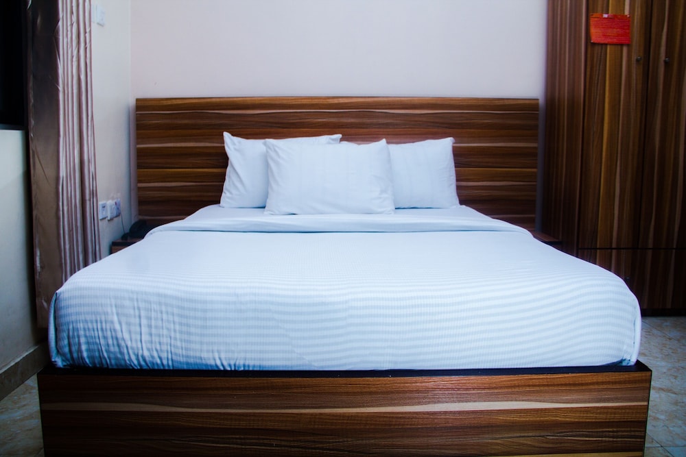 beneville hotel and apartment