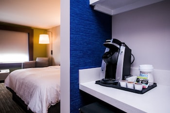 Holiday Inn Express & Suites Rehoboth Beach, An Ihg Hotel,Georgetown>>Dewey Beach,2.5 star