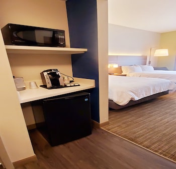 Holiday Inn Express & Suites Rehoboth Beach, An Ihg Hotel,Georgetown>>Dewey Beach,2.5 star