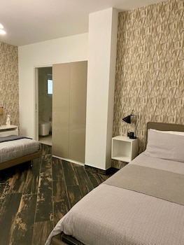 gatto bianco le mura