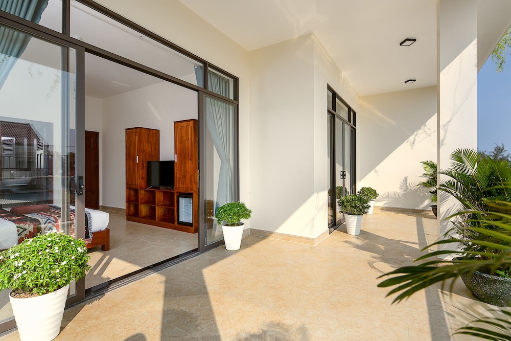 yellow mushroom villa hoi an