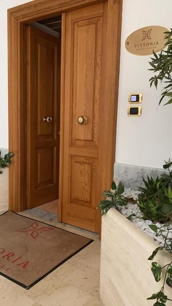vittoria guest house salerno