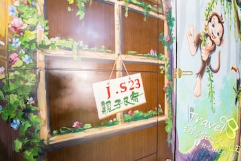 j s 23 kids homestay