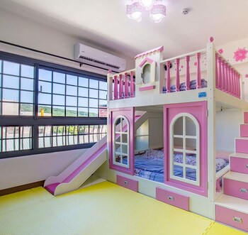 j s 23 kids homestay