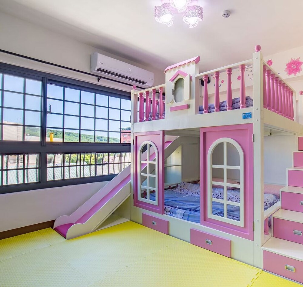 j s 23 kids homestay