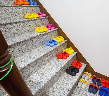 j s 23 kids homestay