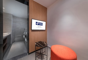 Holiday Inn Express Chongqing Zhongxian, An Ihg Hotel,Yuzhong>>Chongqing,3.5 star
