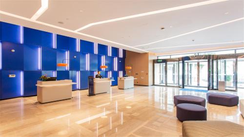 holiday inn express jiangmen jianghai an ihg hotel