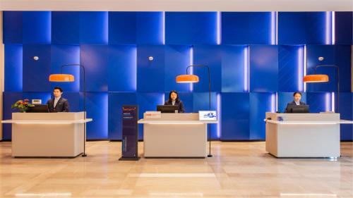 holiday inn express jiangmen jianghai an ihg hotel