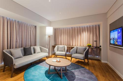 holiday inn express jiangmen jianghai an ihg hotel