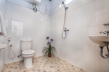 full moon guest house