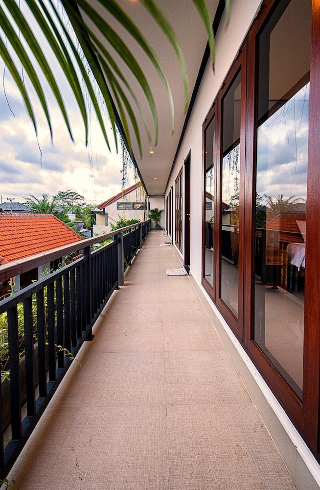 full moon guest house