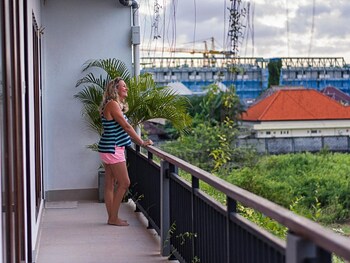 full moon guest house