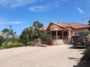Airport Side Hotel Entebbe,Plot 2 Mapeera Lane Kiwafu Entebbe,2 star