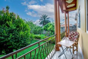 Airport Side Hotel Entebbe,Plot 2 Mapeera Lane Kiwafu Entebbe,2 star