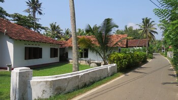 mendis cottage