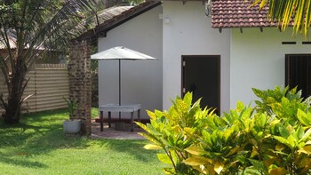 mendis cottage