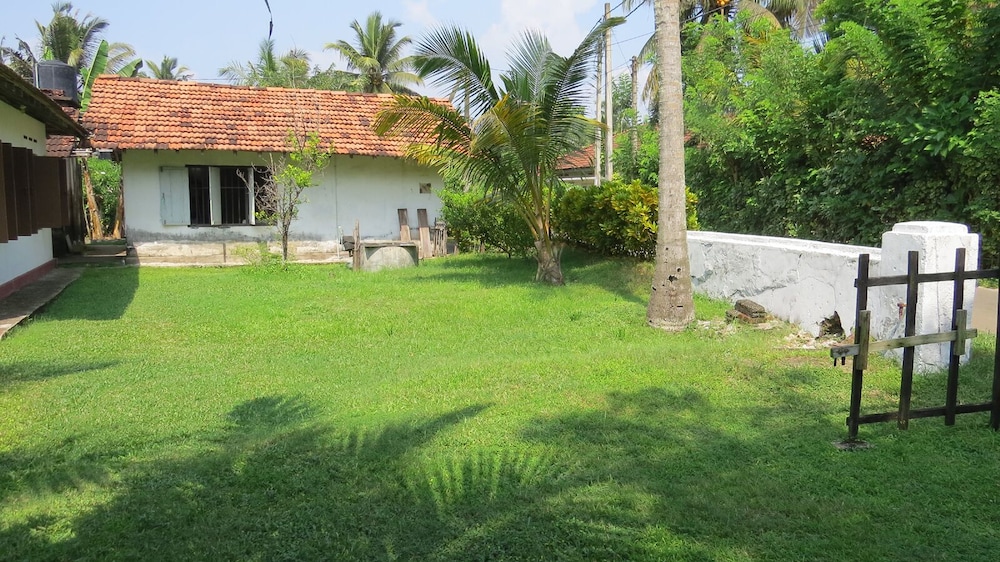 mendis cottage