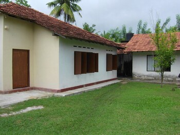 mendis cottage
