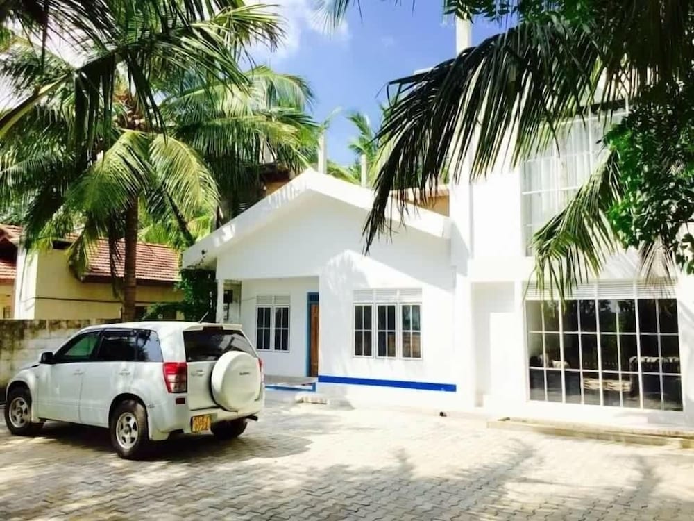 the beach house nilaveli