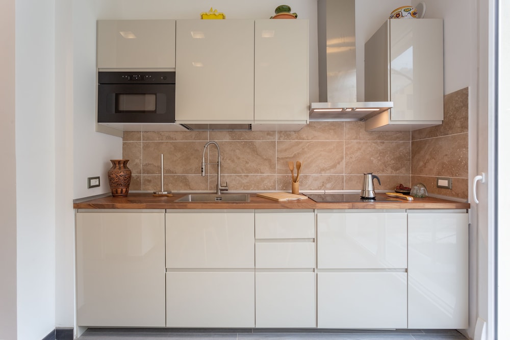 carlas rooms with private bathroom and shared kitchen