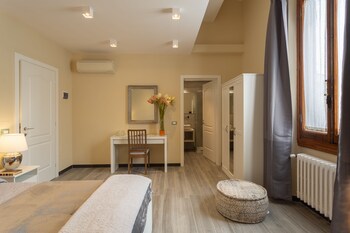 carlas rooms with private bathroom and shared kitchen