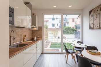 carlas rooms with private bathroom and shared kitchen