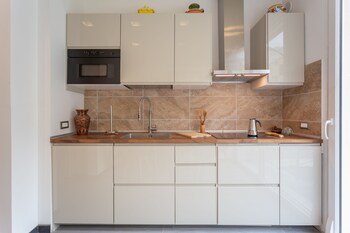 carlas rooms with private bathroom and shared kitchen