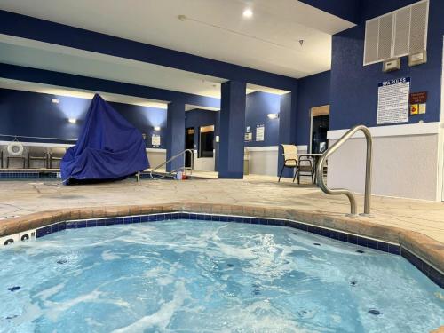 holiday inn express boonville by ihg