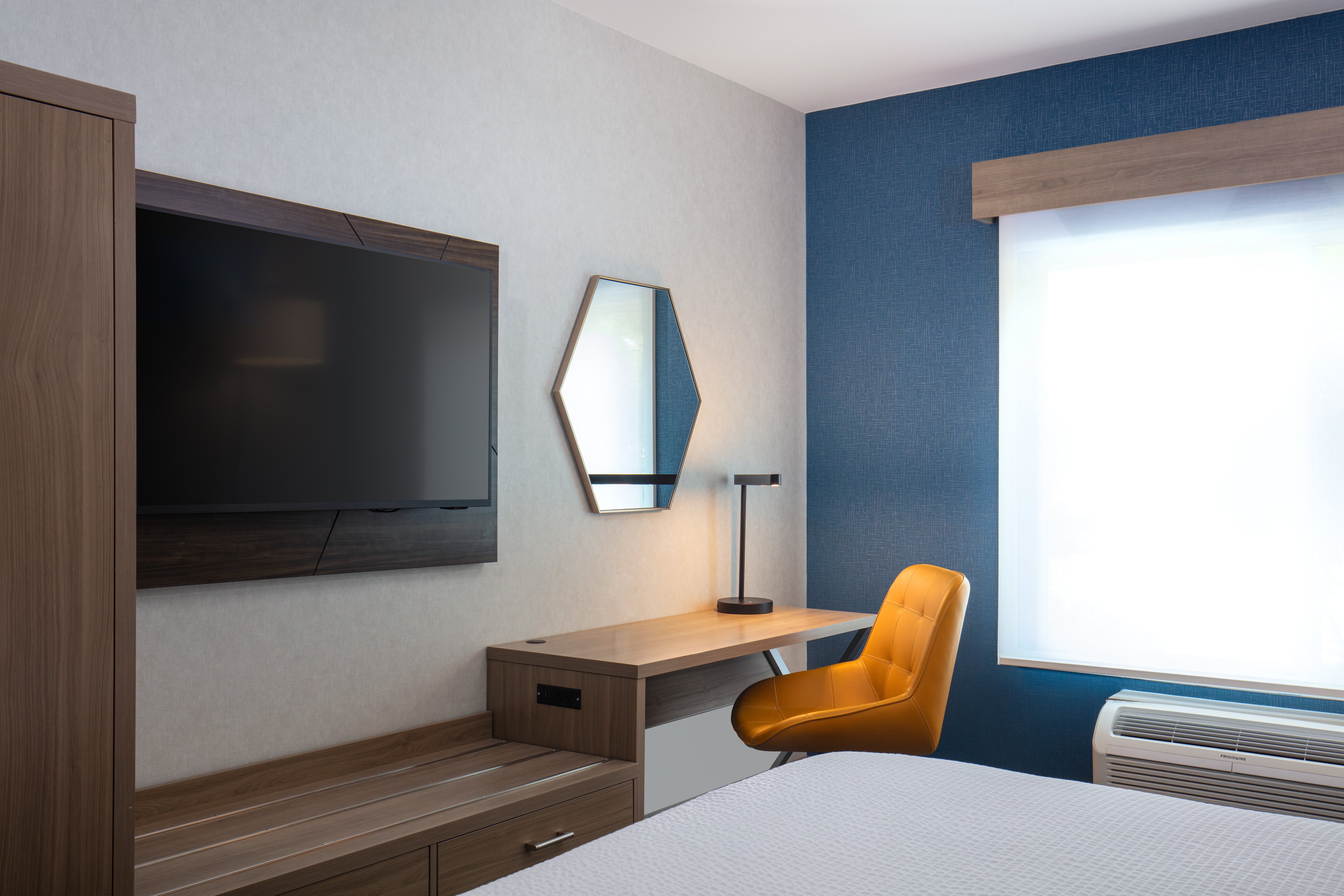 holiday inn express bothell by ihg