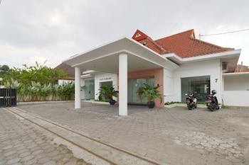 reddoorz plus demangan gejayan