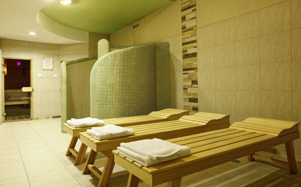 hotel apis