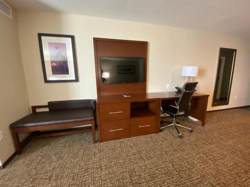 comfort suites midland west