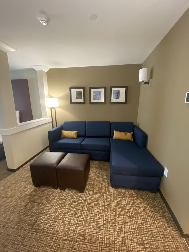 comfort suites midland west
