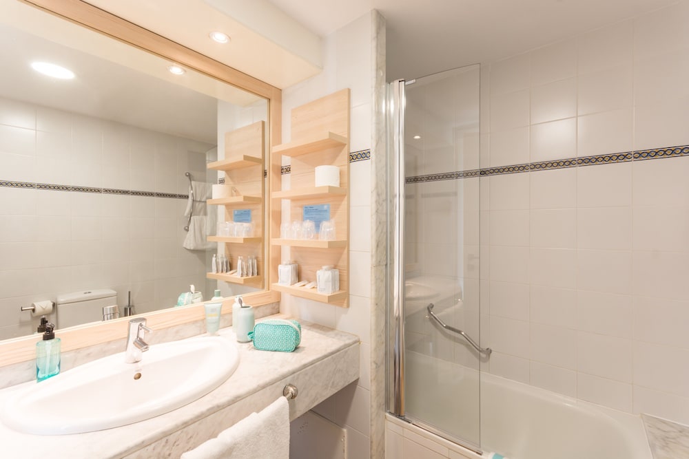 hotel monterrey roses by pierre and vacances