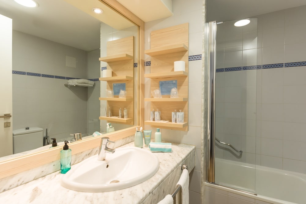 hotel monterrey roses by pierre and vacances