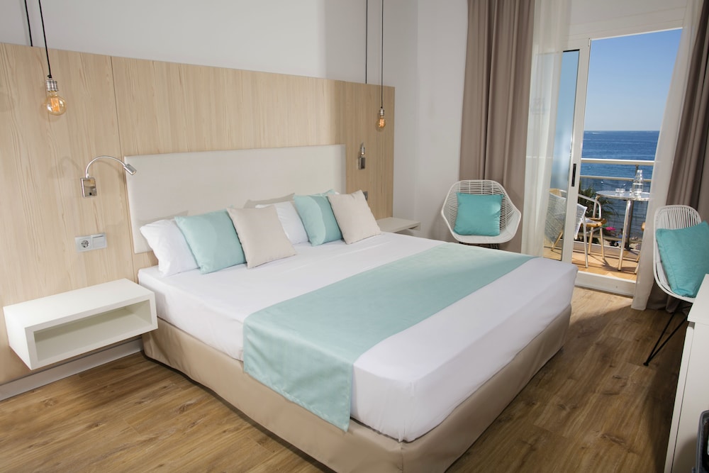 hotel monterrey roses by pierre and vacances