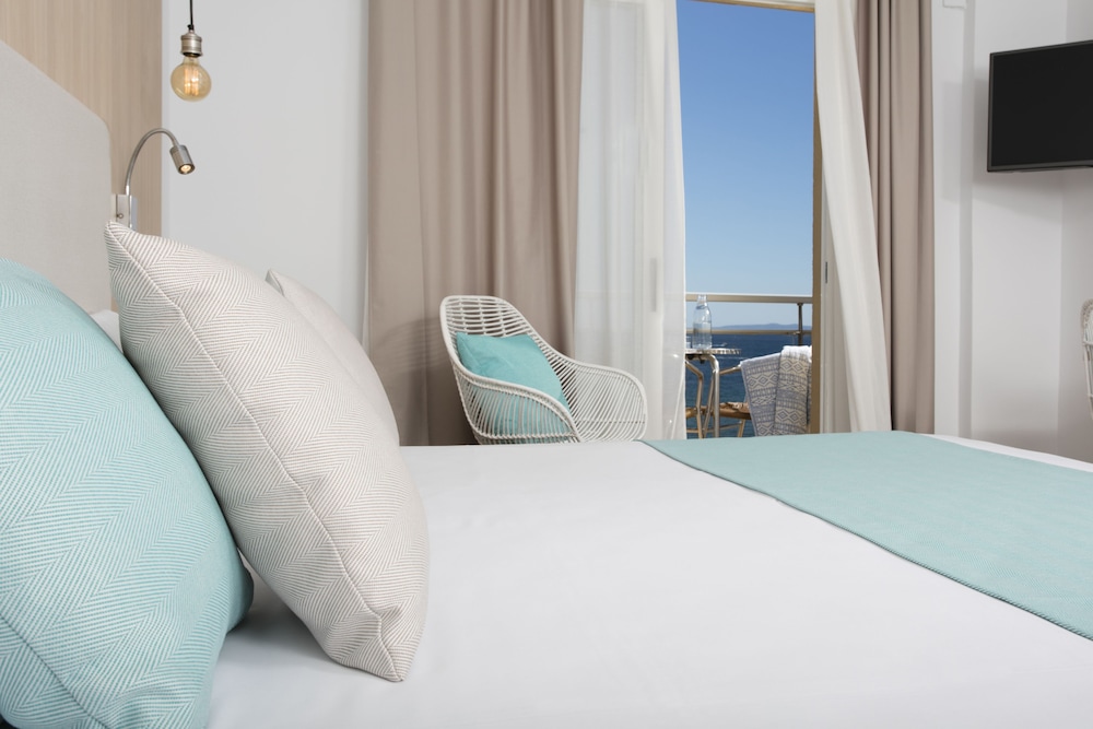 hotel monterrey roses by pierre and vacances