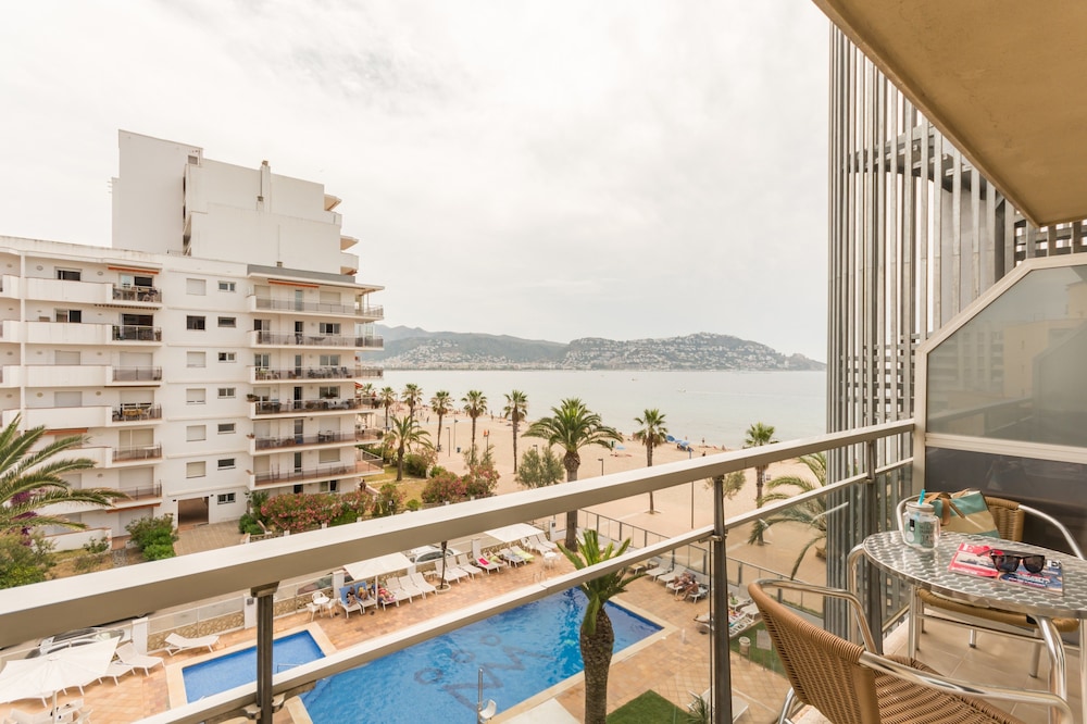 hotel monterrey roses by pierre and vacances