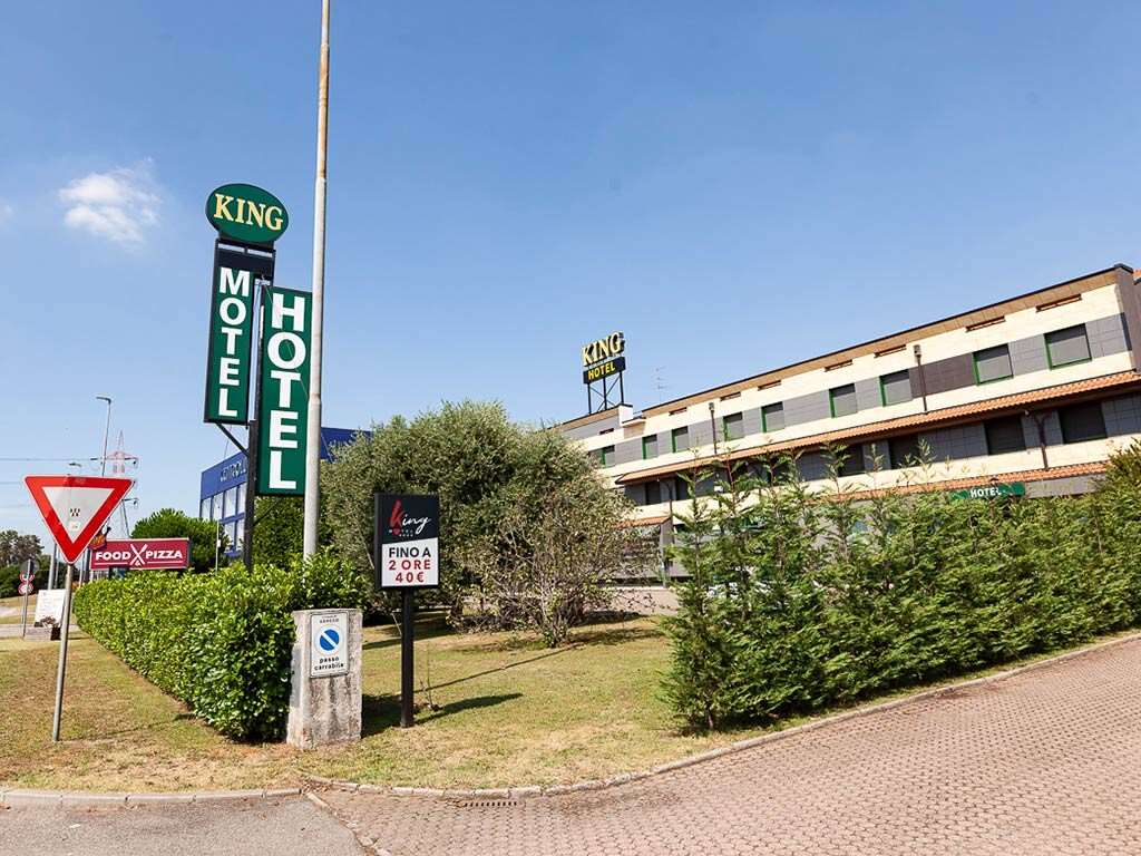Smart Hotel King , By R Collection Hotels,Limbiate>>Cusano Milanino,4 star