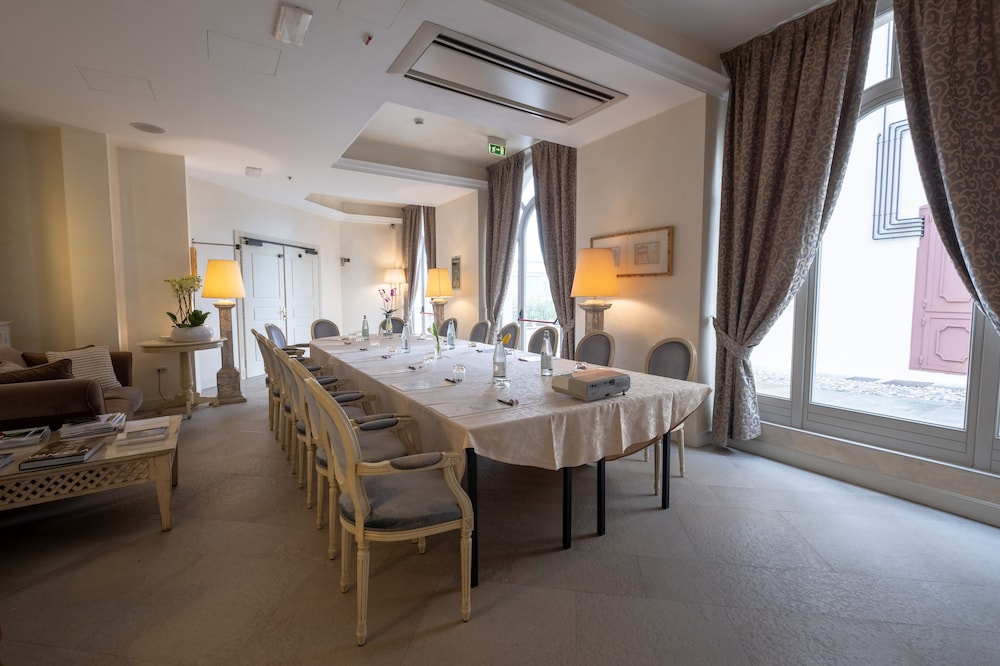 hotel rivalago