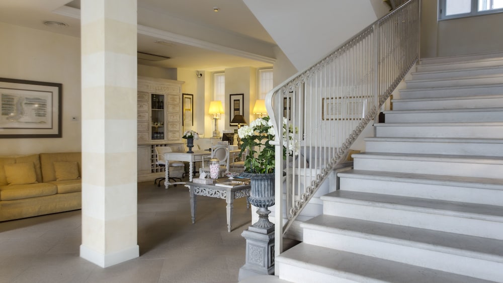 hotel rivalago